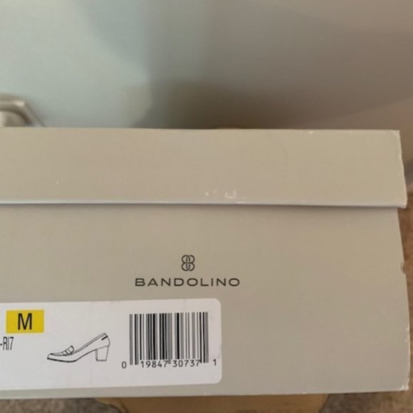 NWT: Bandolino Navy Heels-Size 6 1/2 Medium - Picture 8 of 8